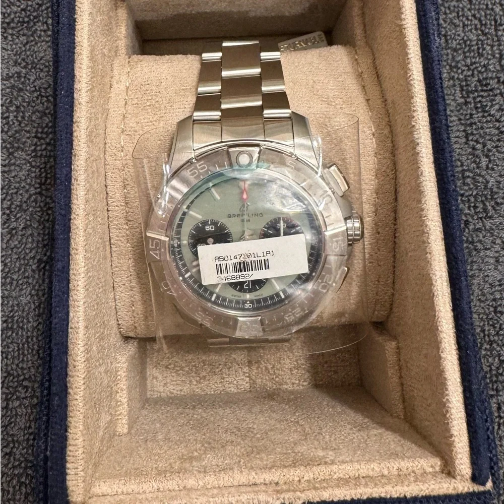 Breitling Avenger Green Dial BNIB - Picture 2 of 7